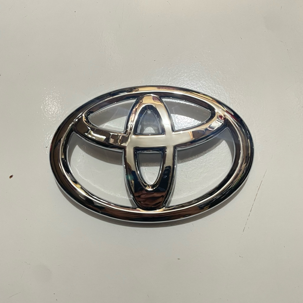 Logo Grill Depan Kijang Krista 2003 - 2004
