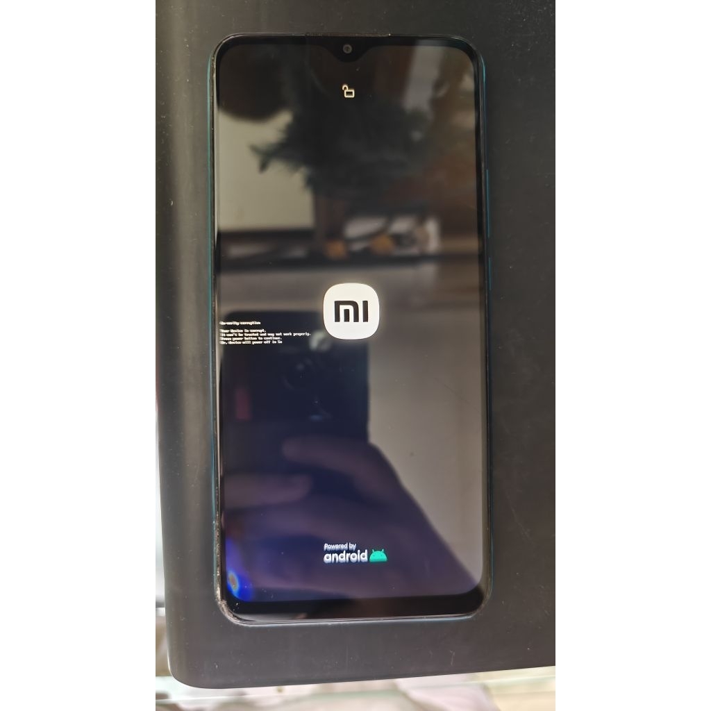 Redmi 9 minus mentok logo dan bercak putih di ujung layar