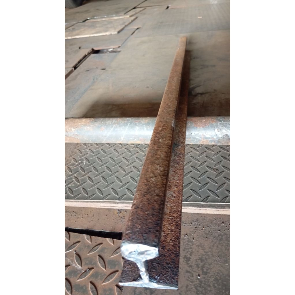 besi Roll i rel kereta lebar 7 cm x 3 cm panjang 110 cm