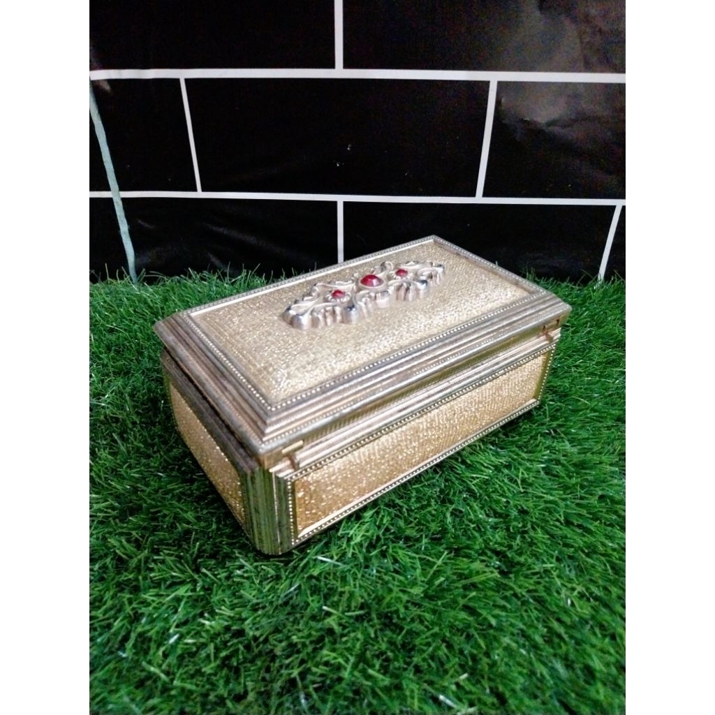 Box perhiasan musical vintage