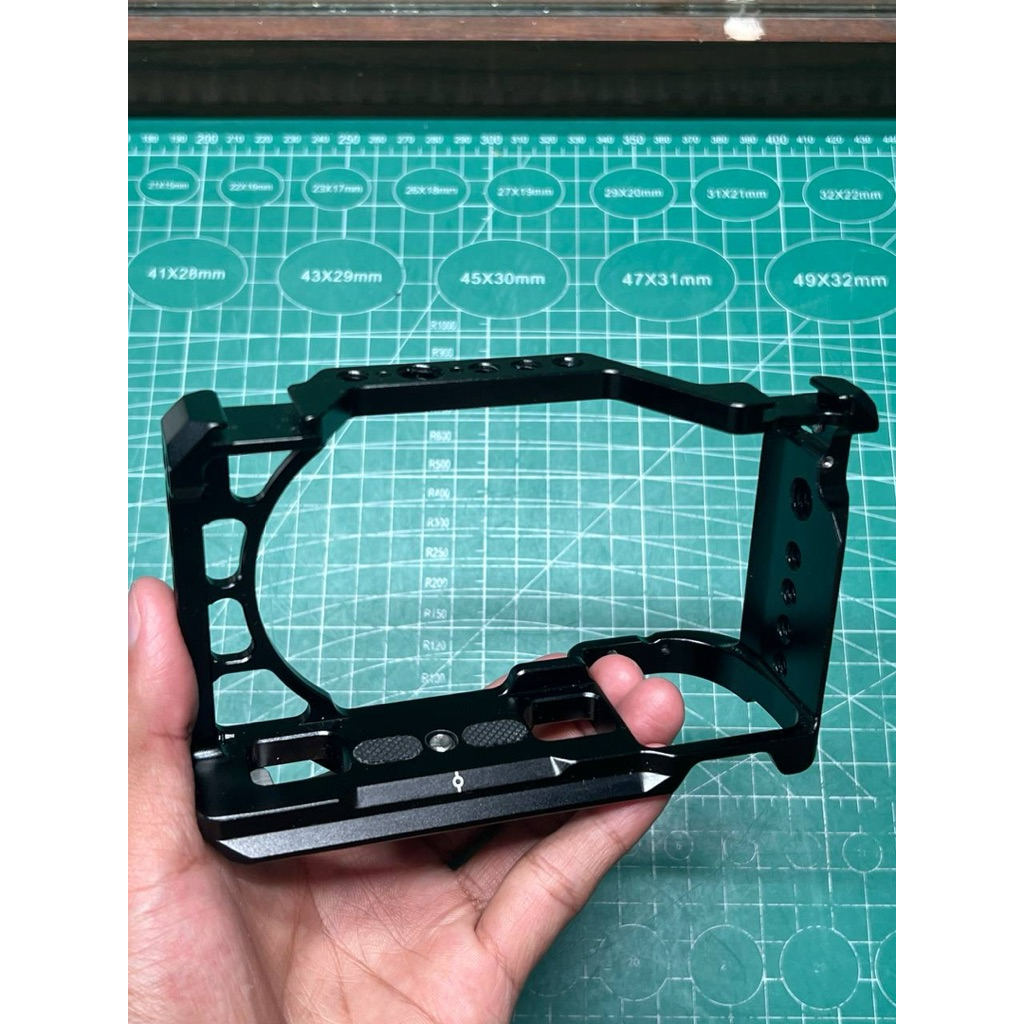 Cage Rig Smallrig  For kamera sony apsc  A6000 a6300 a6400 a6500  Kondisi 90%  Minim bekas tanda pak