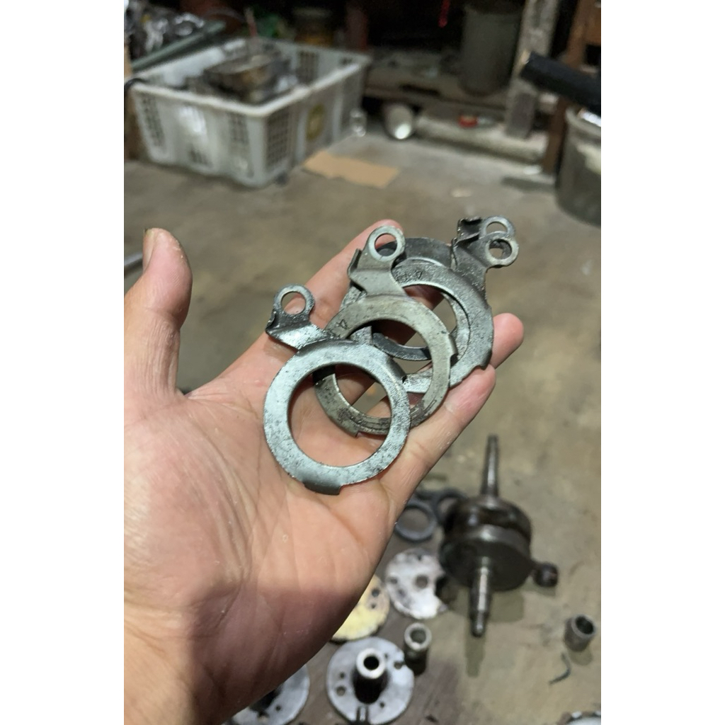 penahan seal kruk as sebelah kanan yamaha fizr,alfa,sigma original copotan