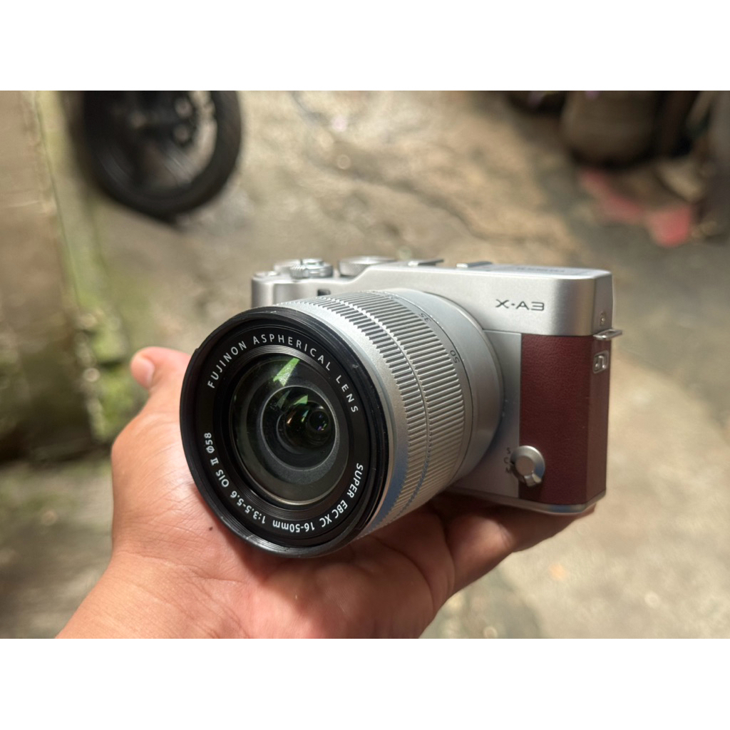 Kamera Mirrorless Fujifilm XA3 lensa 16-50mm Fujifilm XA 3 / XA-3 / X A3 kamera vlog