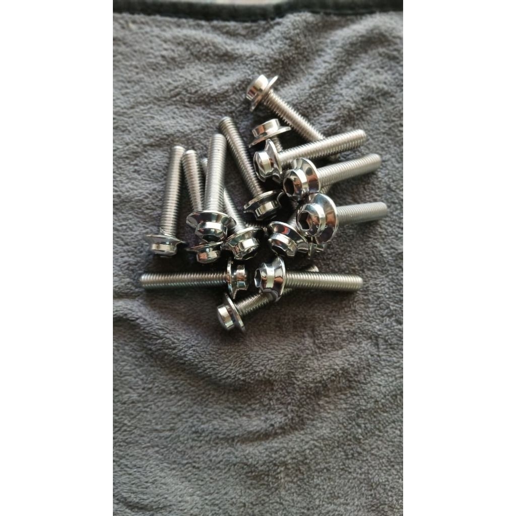 Baut M8 x 40 payung lebar