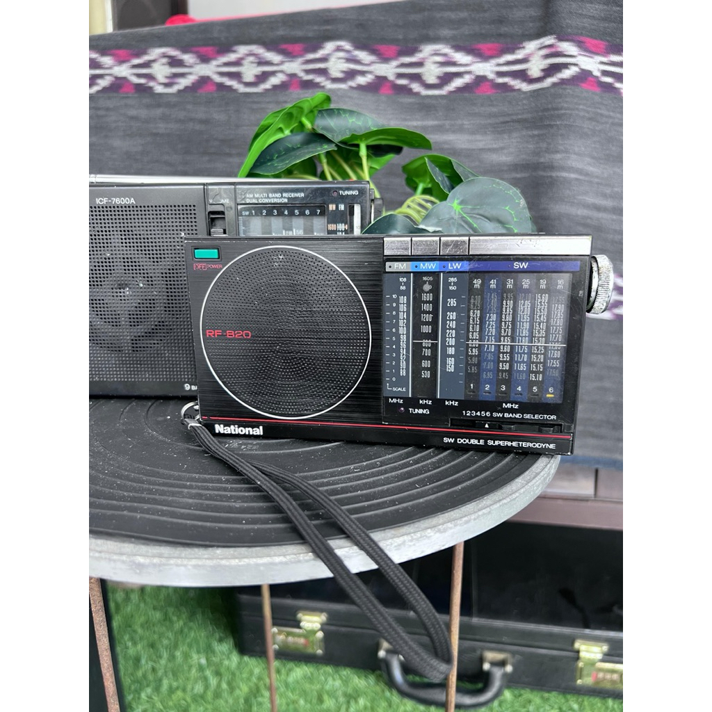 Vintage Radio Mini Sony ICF-7600A + National RF B20