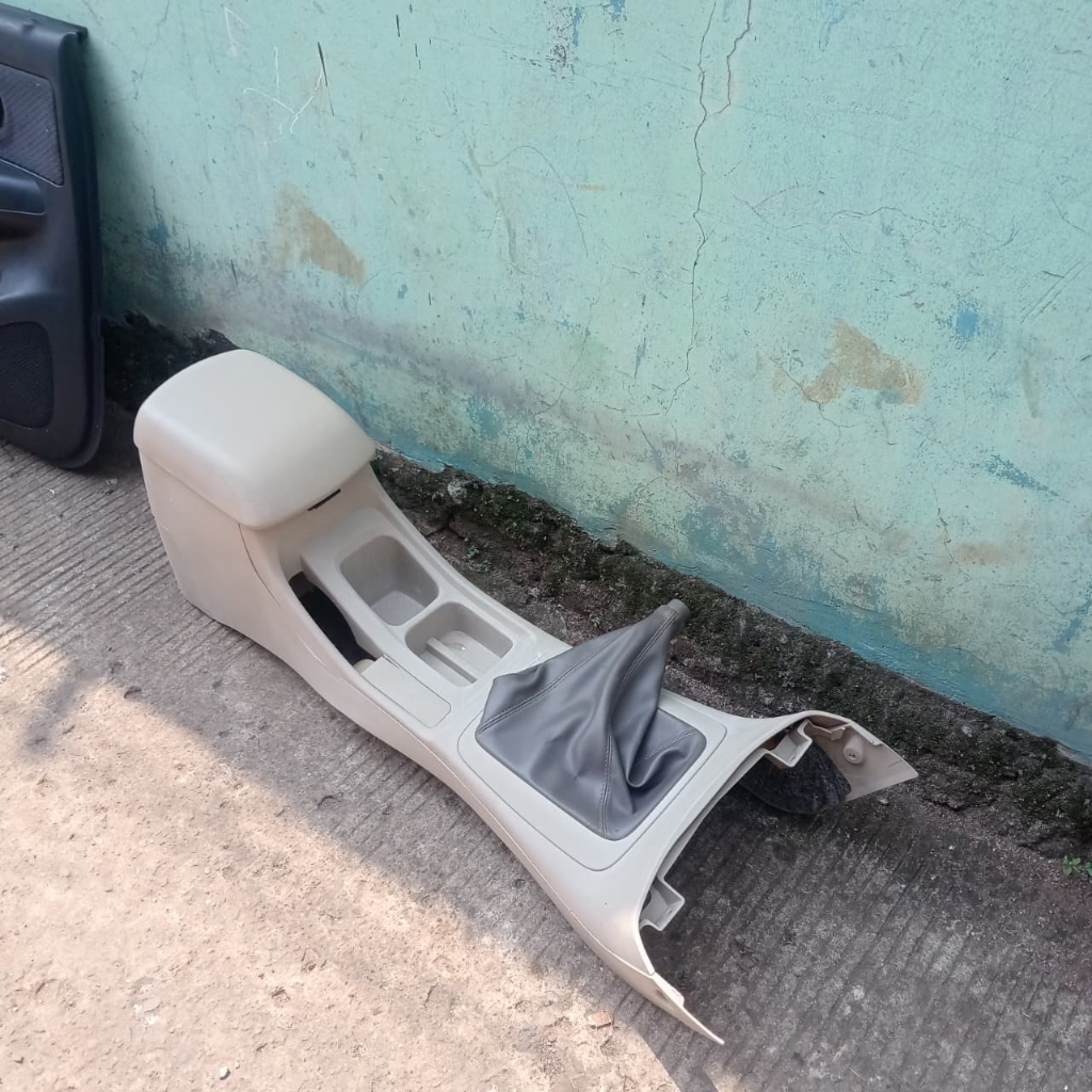 Kotak Console Box Tengah Innova Lama 2004 - 2015 ORIGINAL
