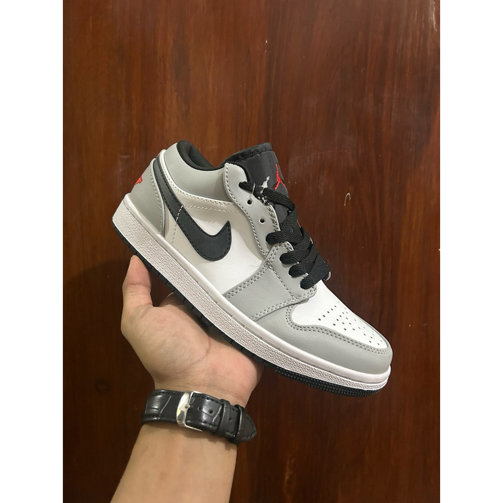 Sepatu Jordan 1  Low Smogrey Abu List Hitam 1:1 Autentik BNIB 100%