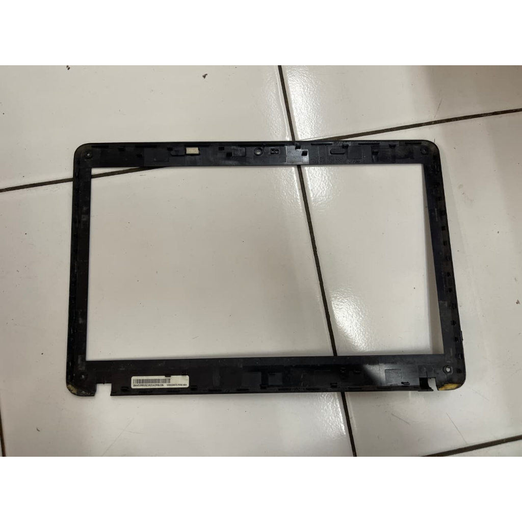 Frame LCD Toshiba C640 Bezel Layar Laptop