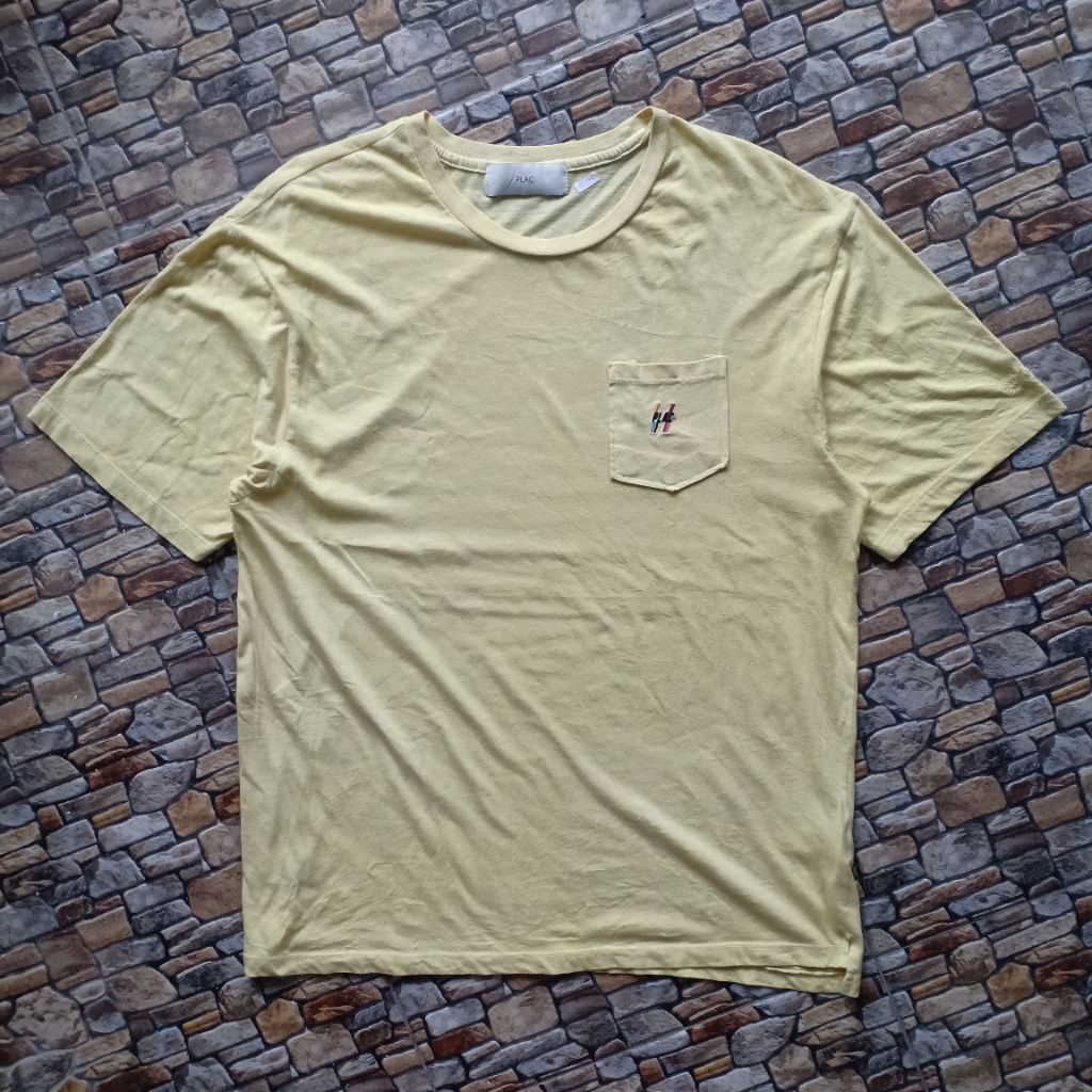 Kaos pria bahan katun branded PLAC preloved original