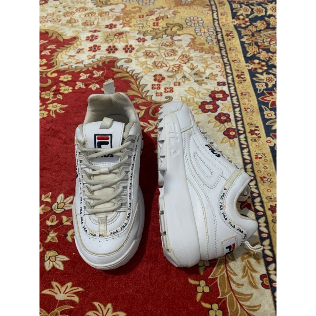 sepatu putih fila