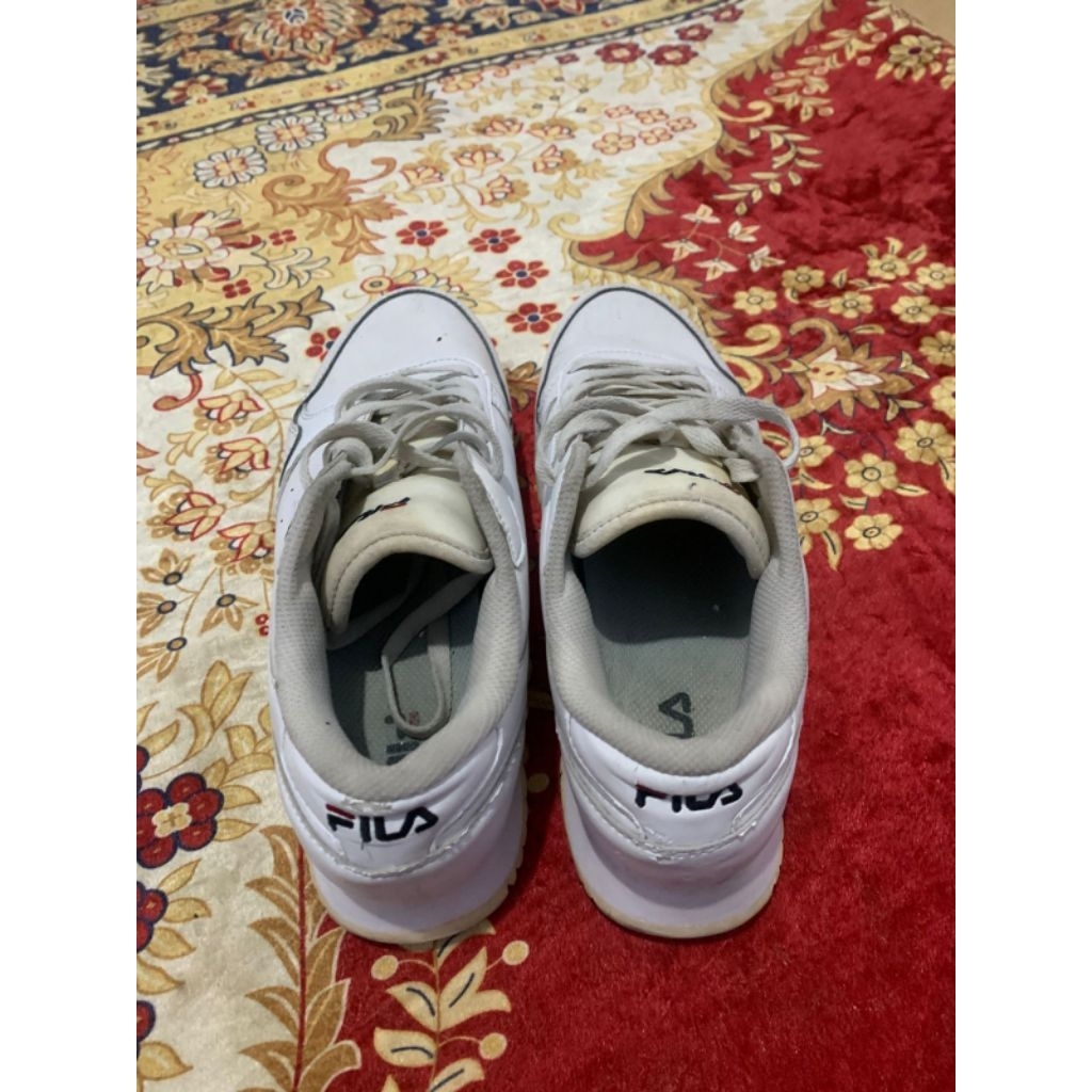 sepatu fila putih