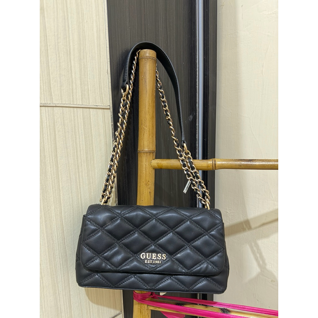 Tas Guess Hitam