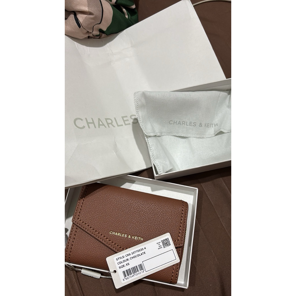 dompet envelope charles and keith