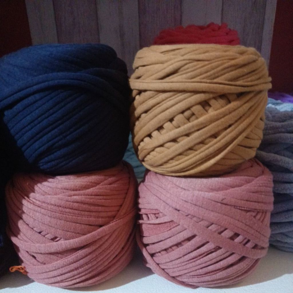 benang kaos (t-shirt yarn)