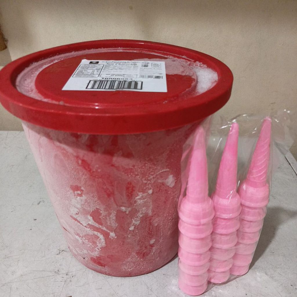 ice cream diamond neopolitan chip premium 8L 3 rasa + BONUS cone isi 20 pcs / ice cream diamond 3in1