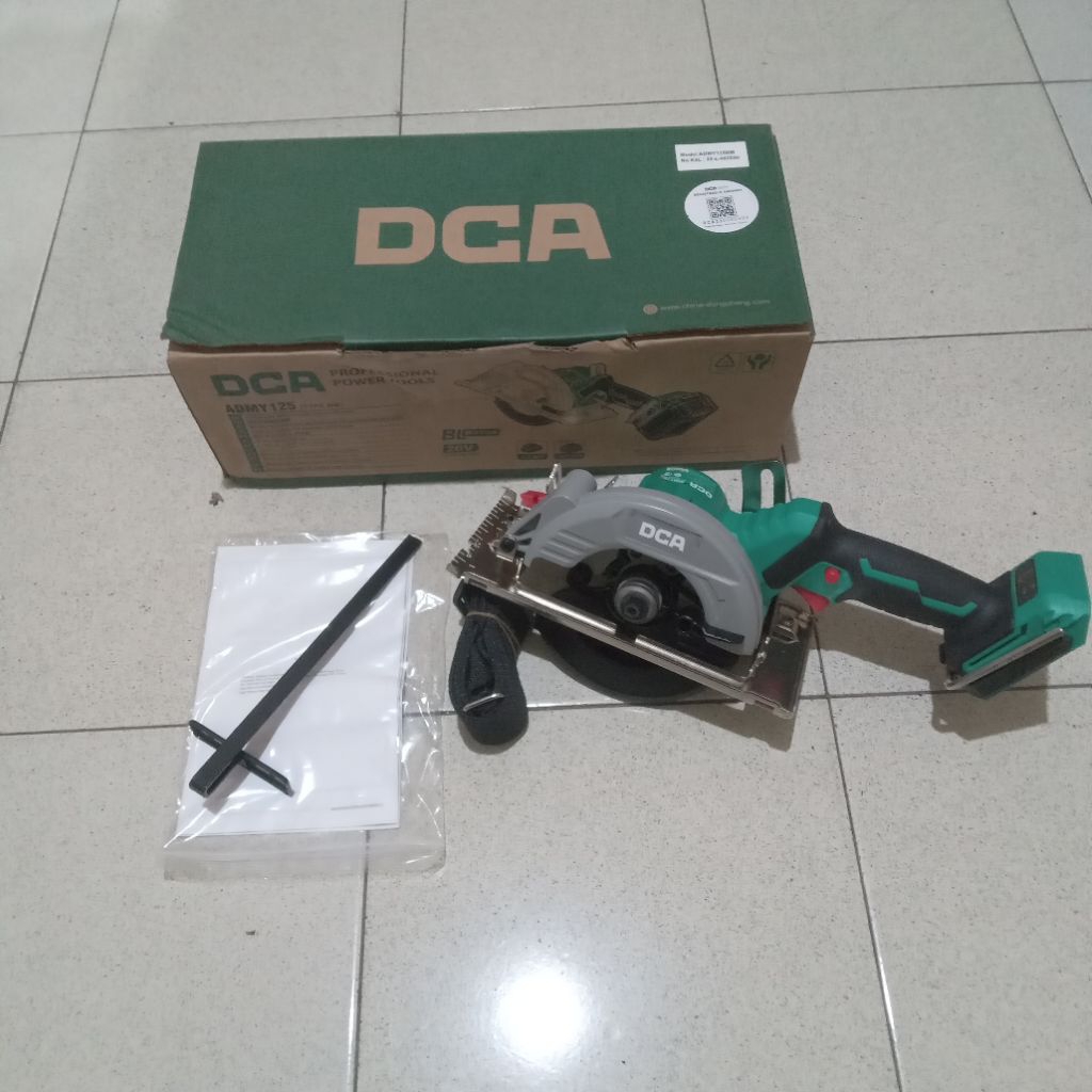 circuralsaw cordless DCA ADMY 125BM new unit only
