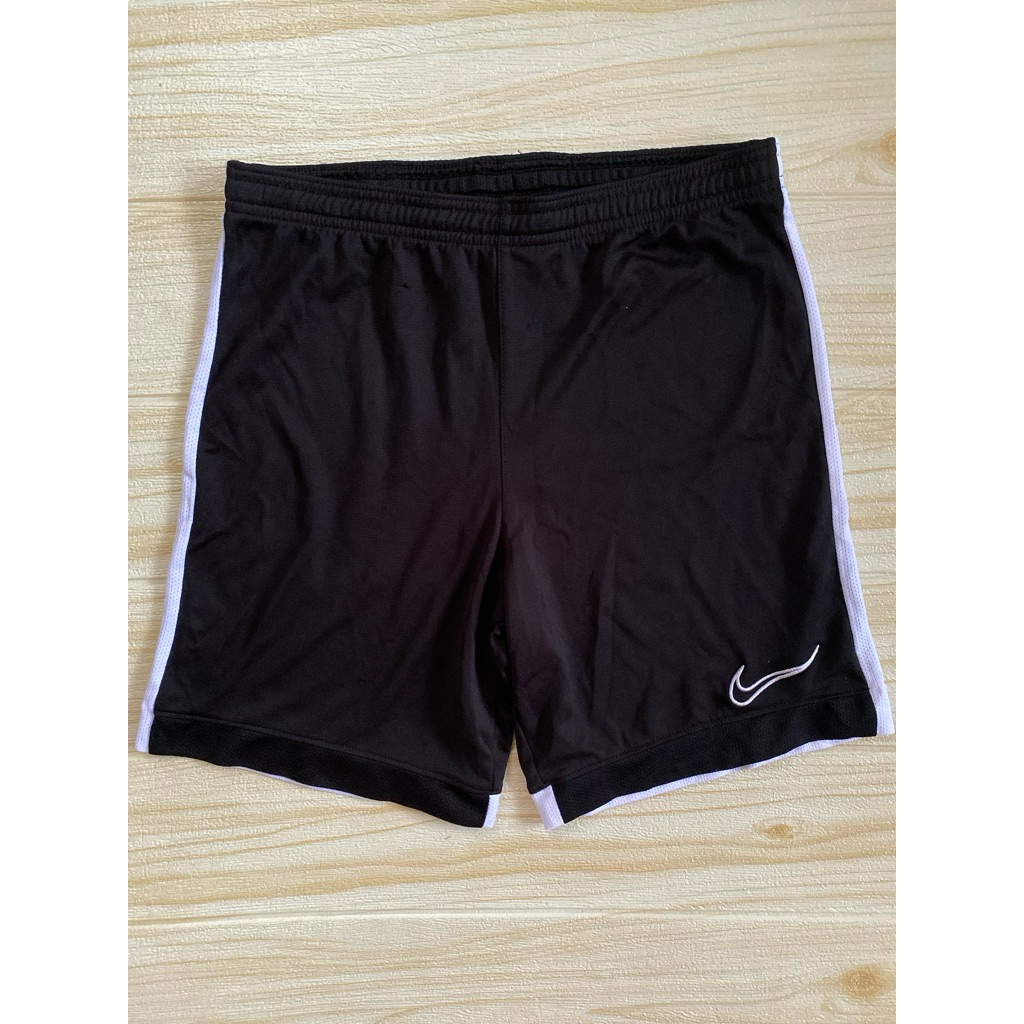 celana pendek celpen jersey dri-fit Nike size S