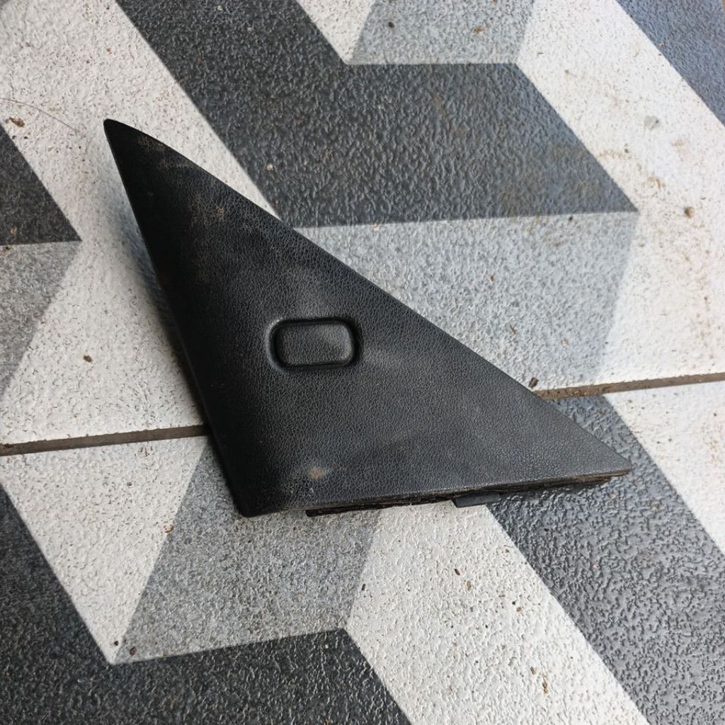 cover segitiga dalam spion kiri toyota corolla twincam