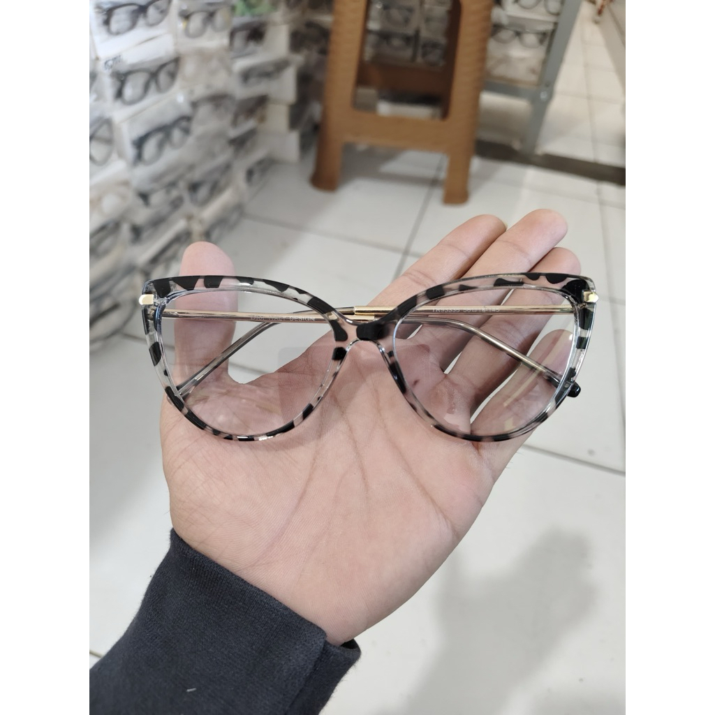 kacamata dior cat eye