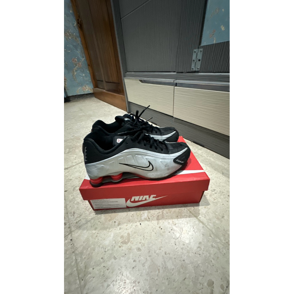 nike shox r4