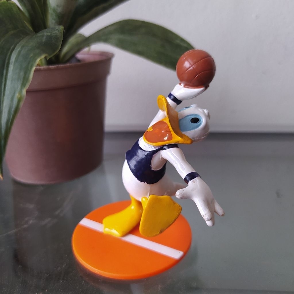 Basketball Star Donald Duck Figure