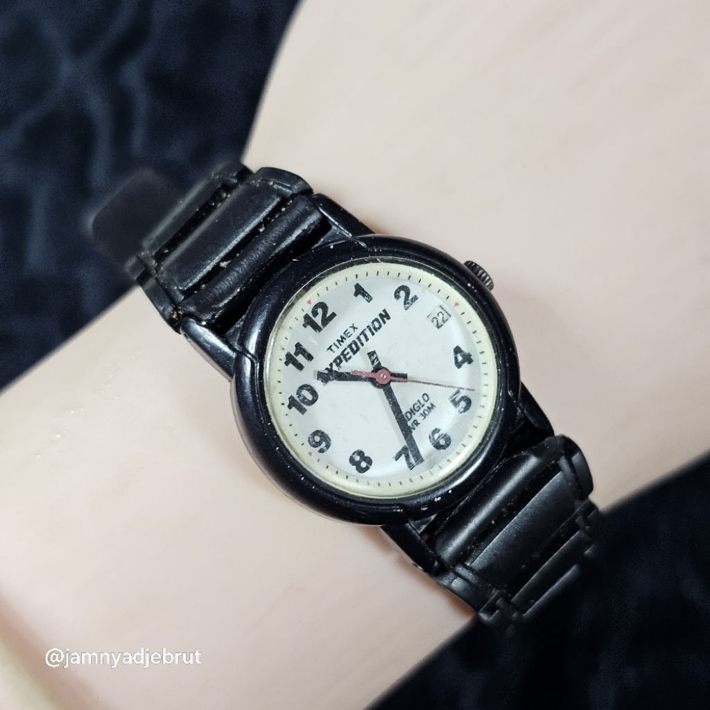 Jam Timex Expedition T E5 Ladies Indiglo OFF Black White Bekas