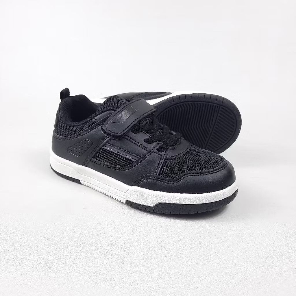Dans Sepatu Sekolah Anak Zenon