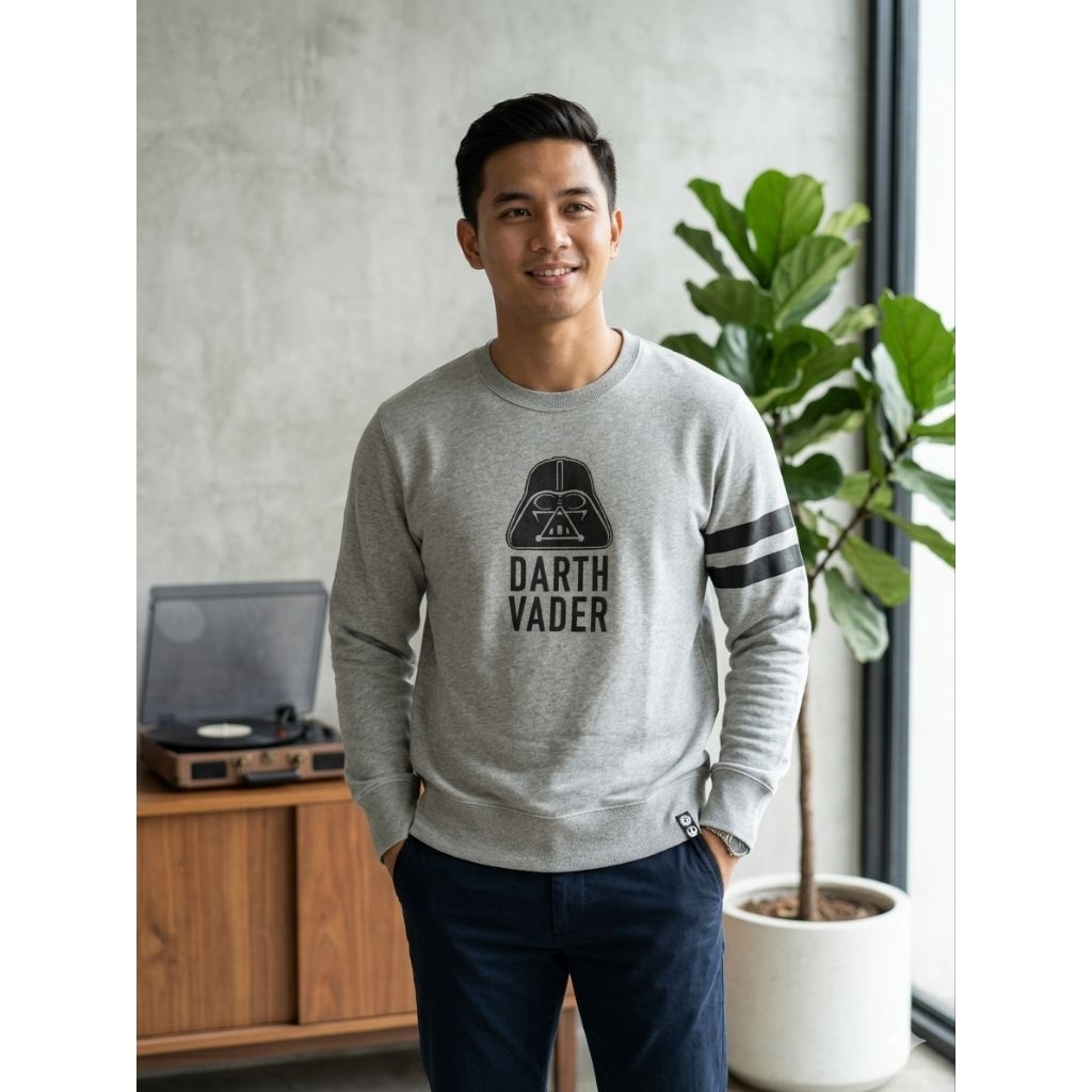 [PRELOVED]Atasan/Crewneck/sweater[BRAND-UT]Star Wars Darth Vader