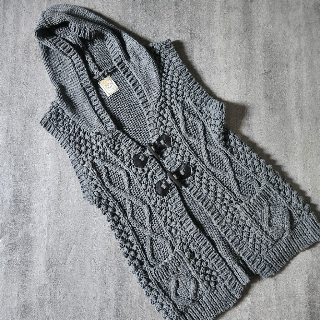 Sweater Rompi Vest Rajut Wanita Pull and Bear ORIGINAL