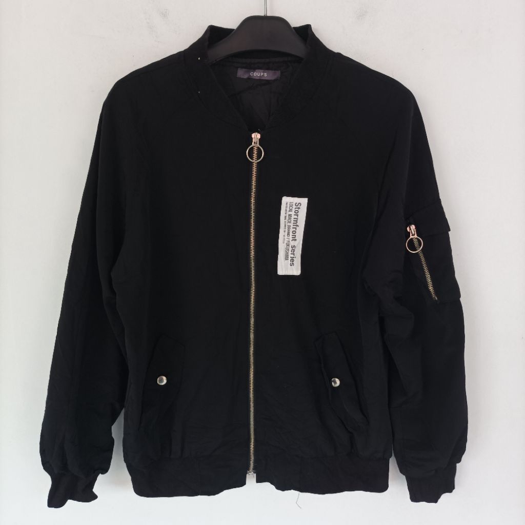 COUPS ORIGINAL JAKET BOMBER HITAM SECOND PRIA SIZE M J089