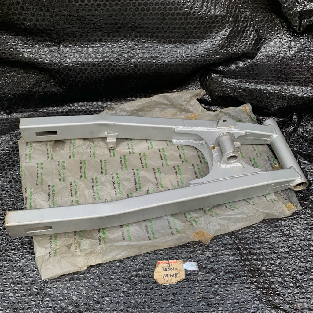 ARM COMP SWING ARM NINJA KIS NINJA M TROMOL Asli Ori Nos KAWASAKI GENUINE PARTS / KGP 33001 - M008 1