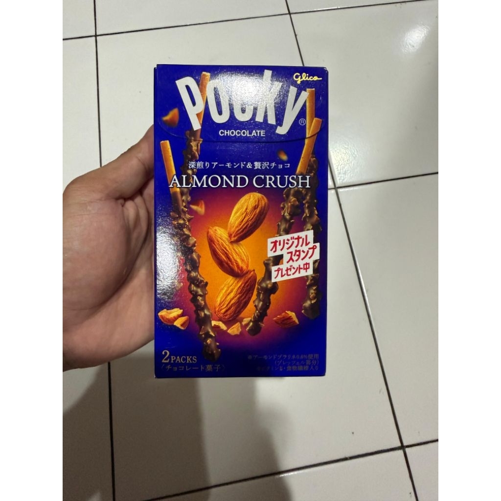 pocky coklat almond