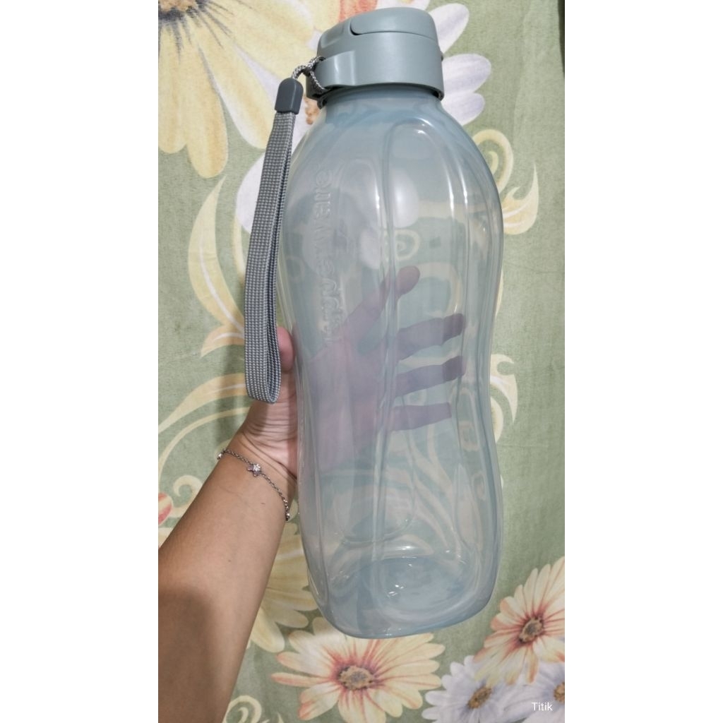 BARU Ready Tupperware botol 2Liter Abu Tali