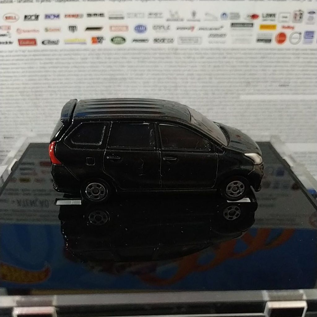 Diecast Loose Tomica Toyota Avanza Veloz