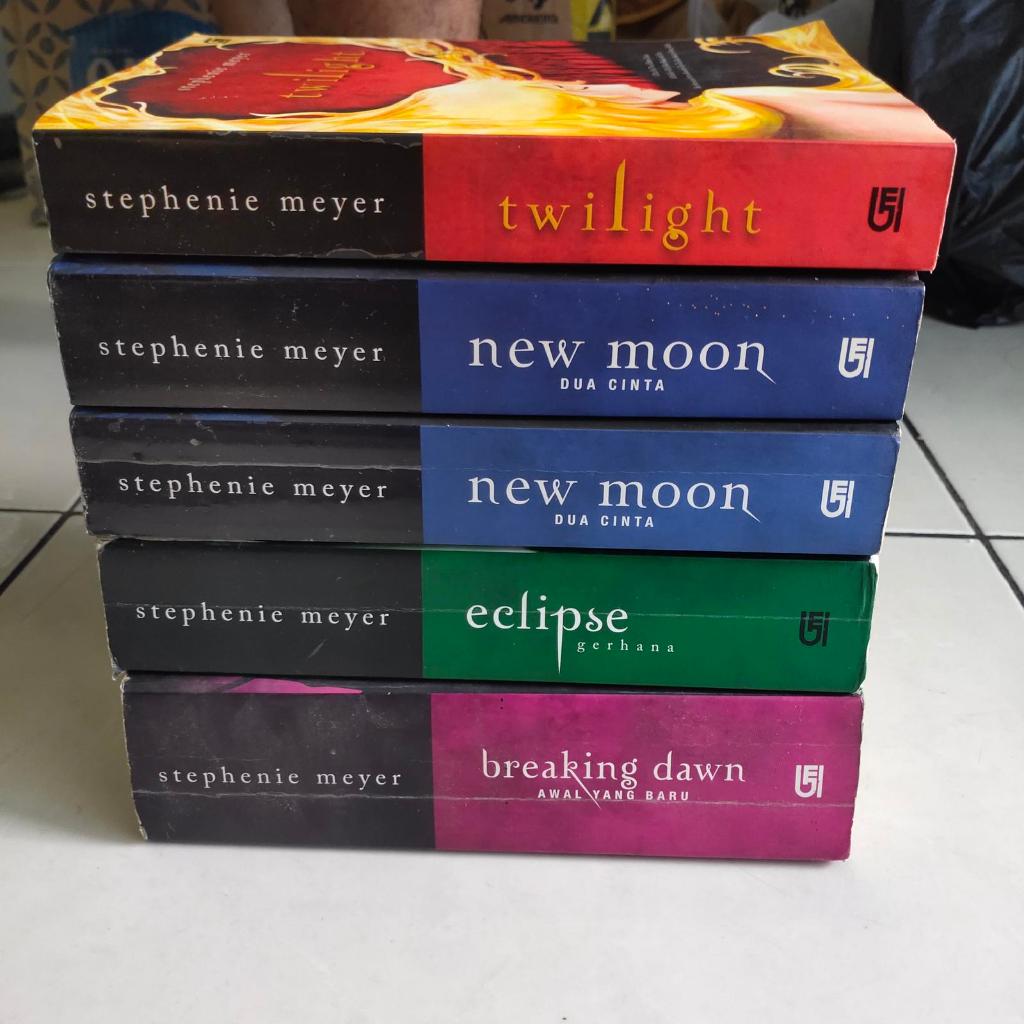 Novel Twilight series terjemahan preloved original breaking down eclips - Twilight