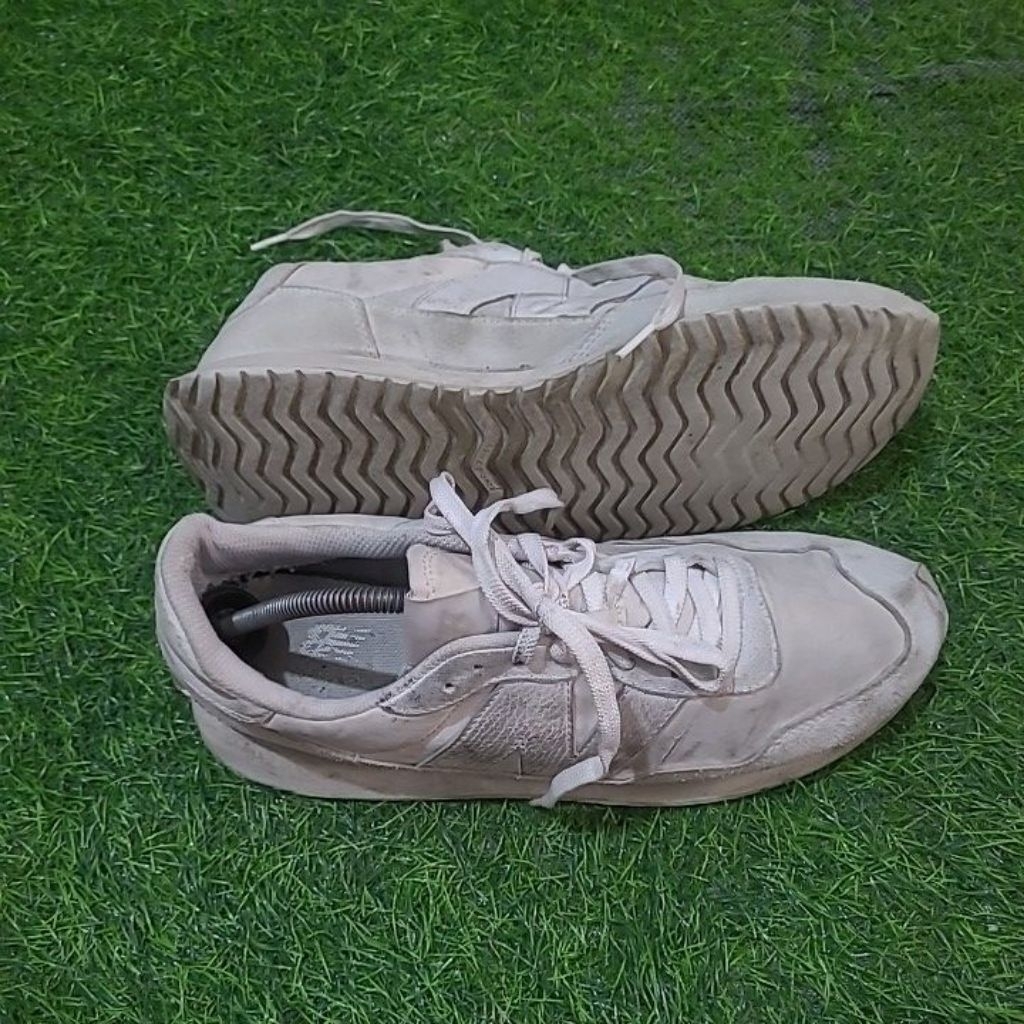 sepatu sneakers new balance size 45