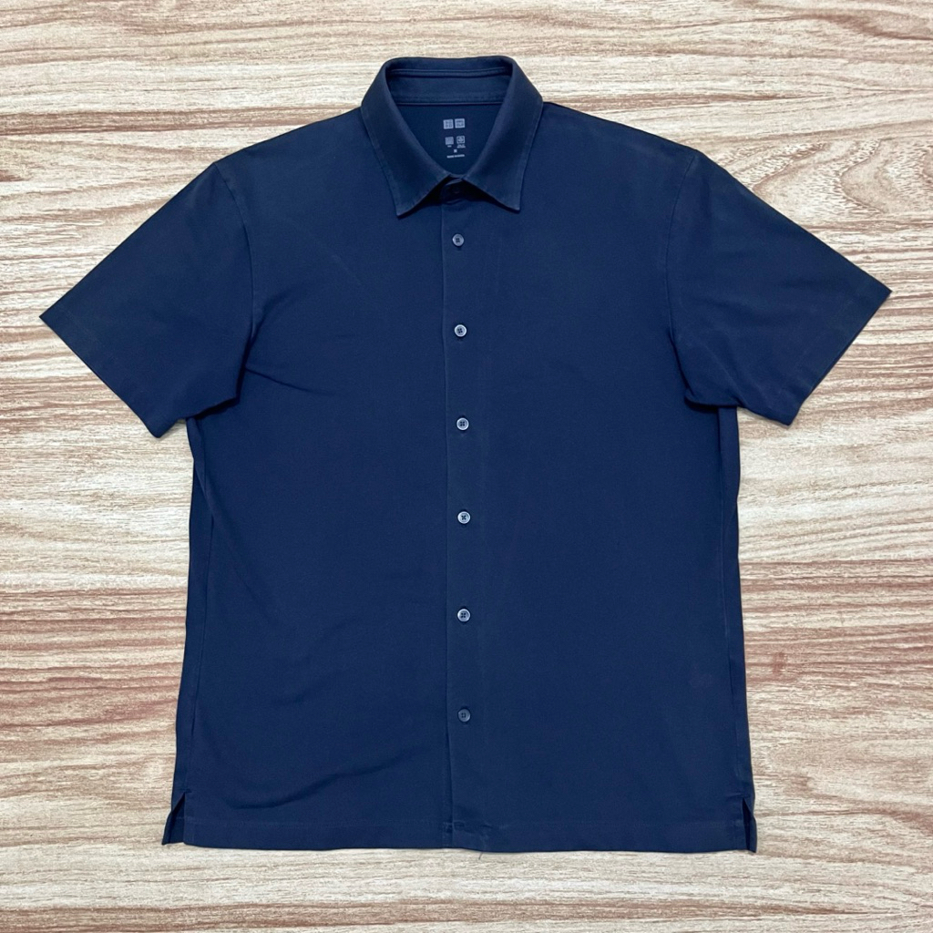 Kemeja UNIQLO AIRism Lengan Pendek Navy Blue (M)