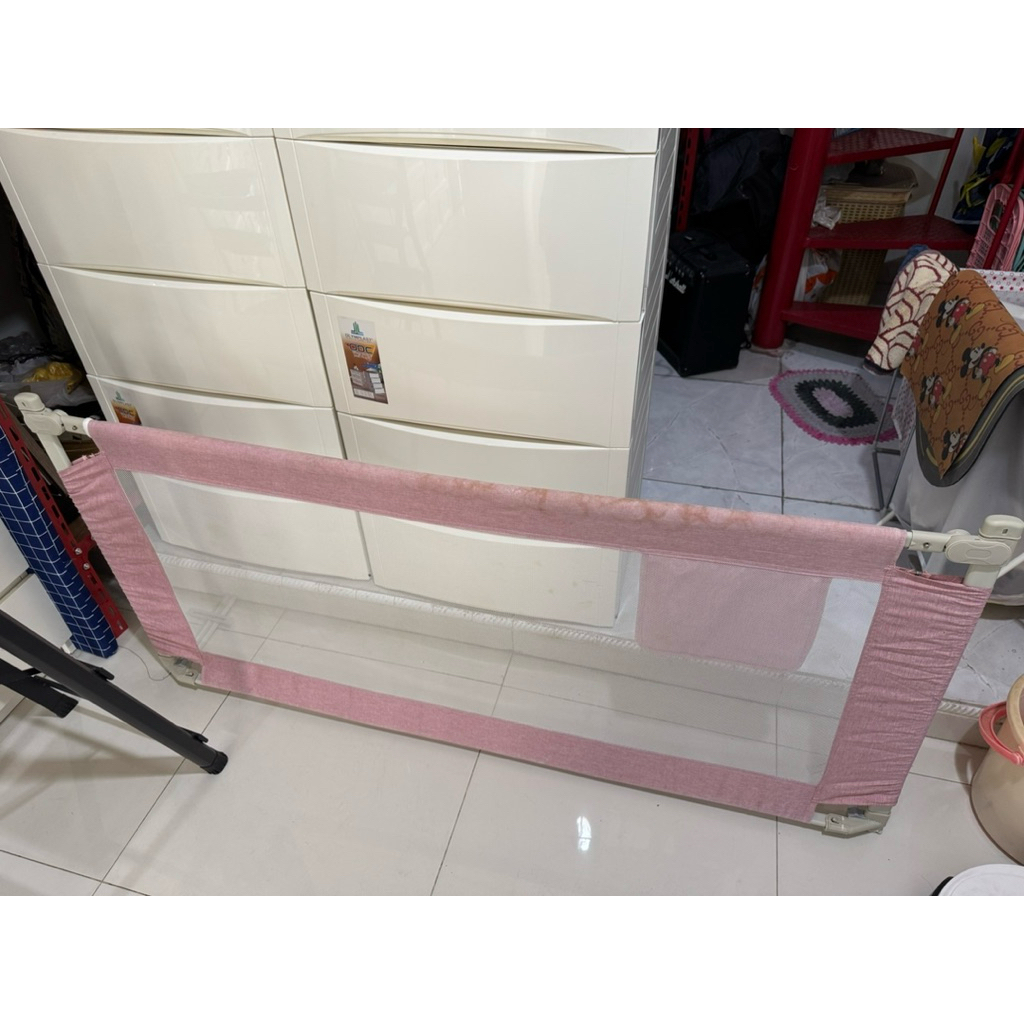 PRELOVED - KURU Baby Bedrail Pengaman Pagar Kasur Ranjang uk 160cm Pink