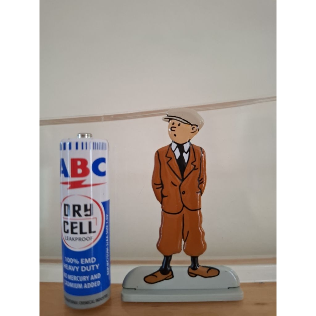 Figurine metal tintin jas coklat pakai topi baret original no box