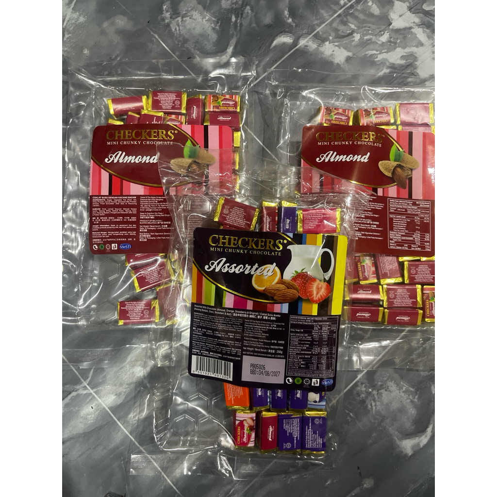 Coklat Singapore Checkers Mini chunky chocolate Almond  250 gram
