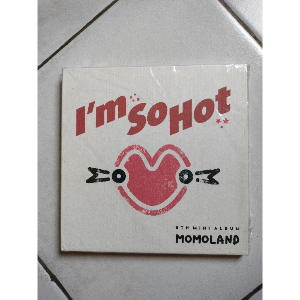 album only MOMOLAND im so hot