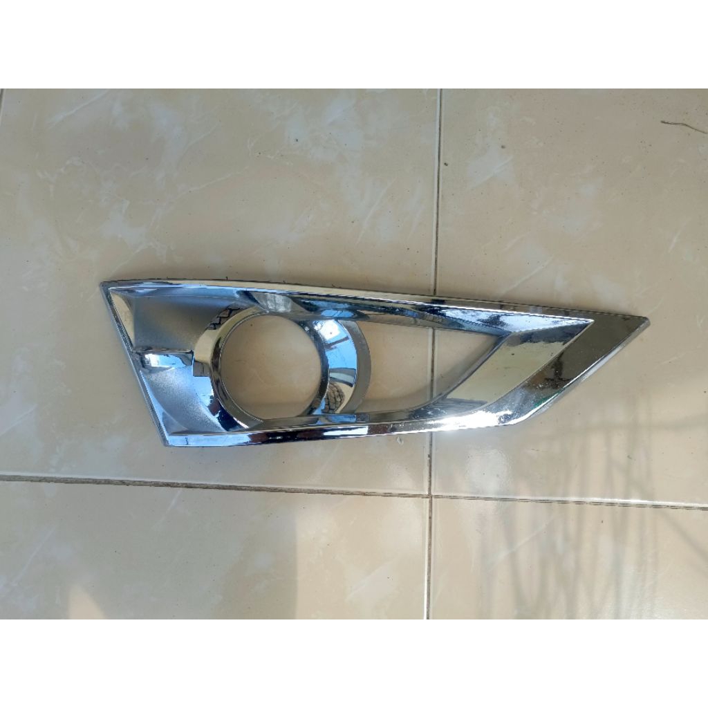 Garnish Garnis Ring Cover Foglamp poglamp kanan Daihatsu Sigra 2016 2017 2018 2019 Copotan