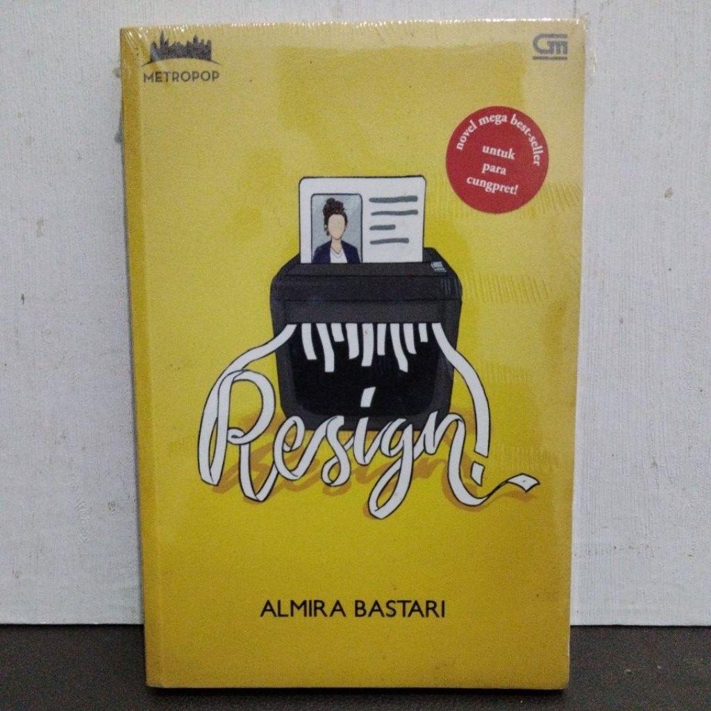 Buku Original RESIGN - ALMIRA BASTARI