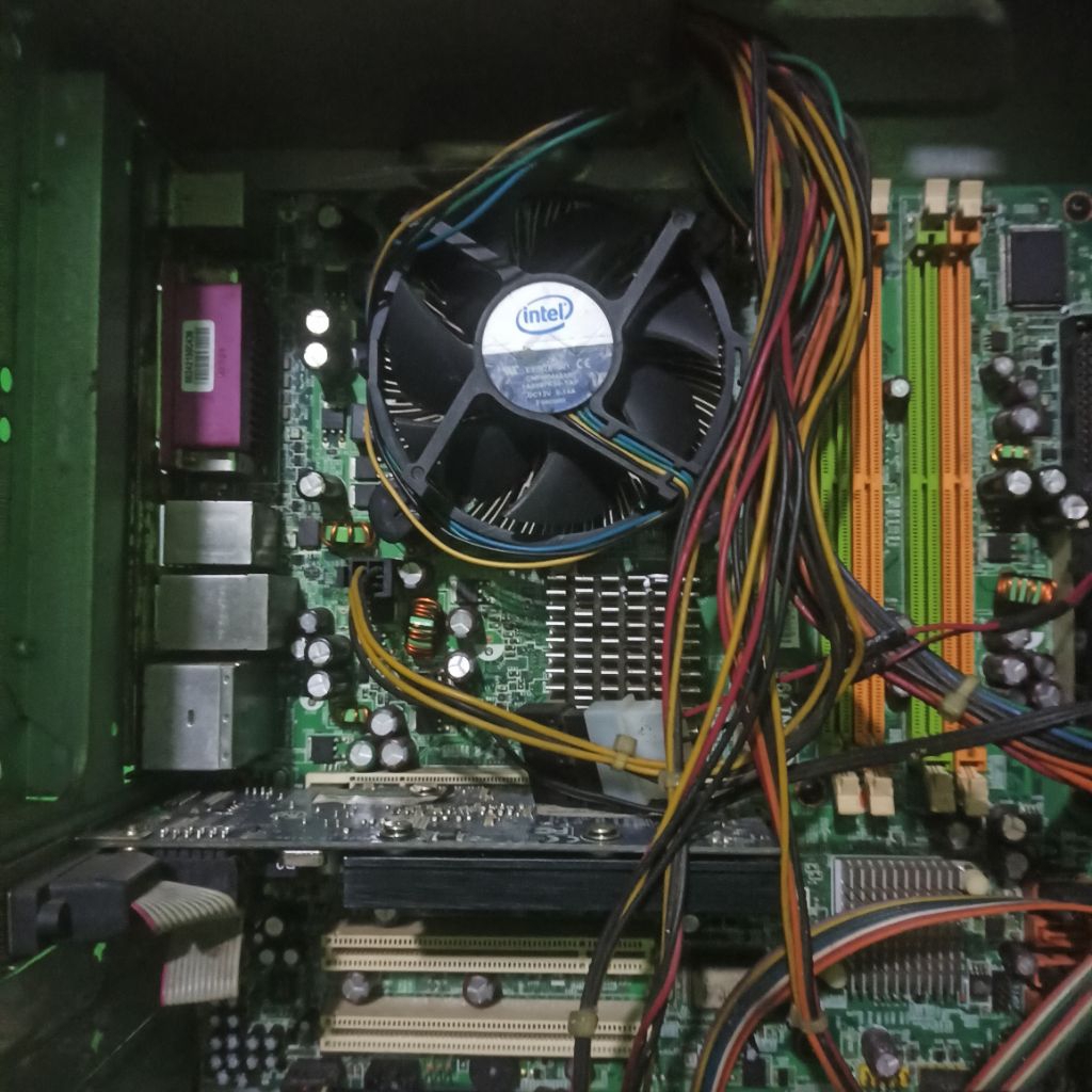 Paket Mobo Intel Q8400 2,6 Ghz 4 Slot Ram
