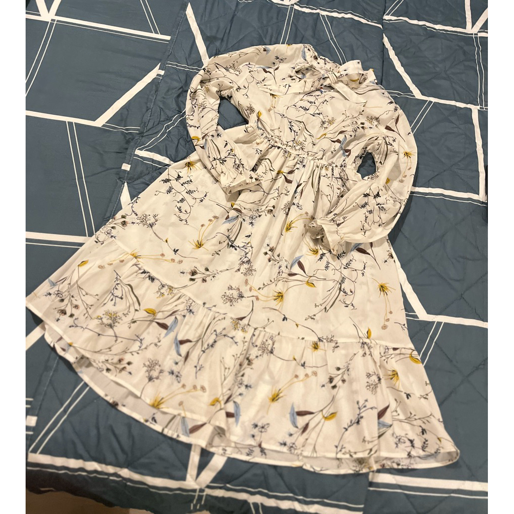 dress pantai putih
