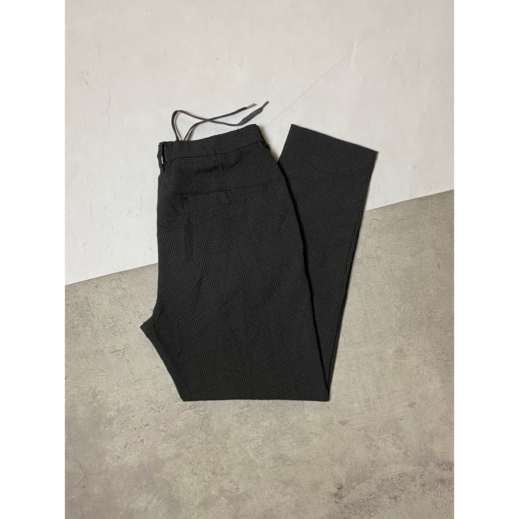 ZT 881 - GU by UNIQLO Relaxed Tartan Pants.