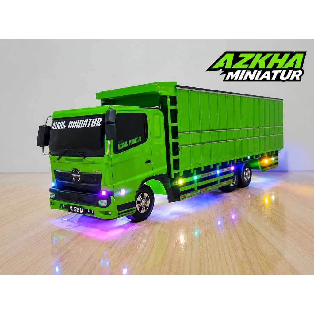 Miniatur Truk Hino 500 Hijau - Lampu LED, Kontrol Remote, Latihan Motorik