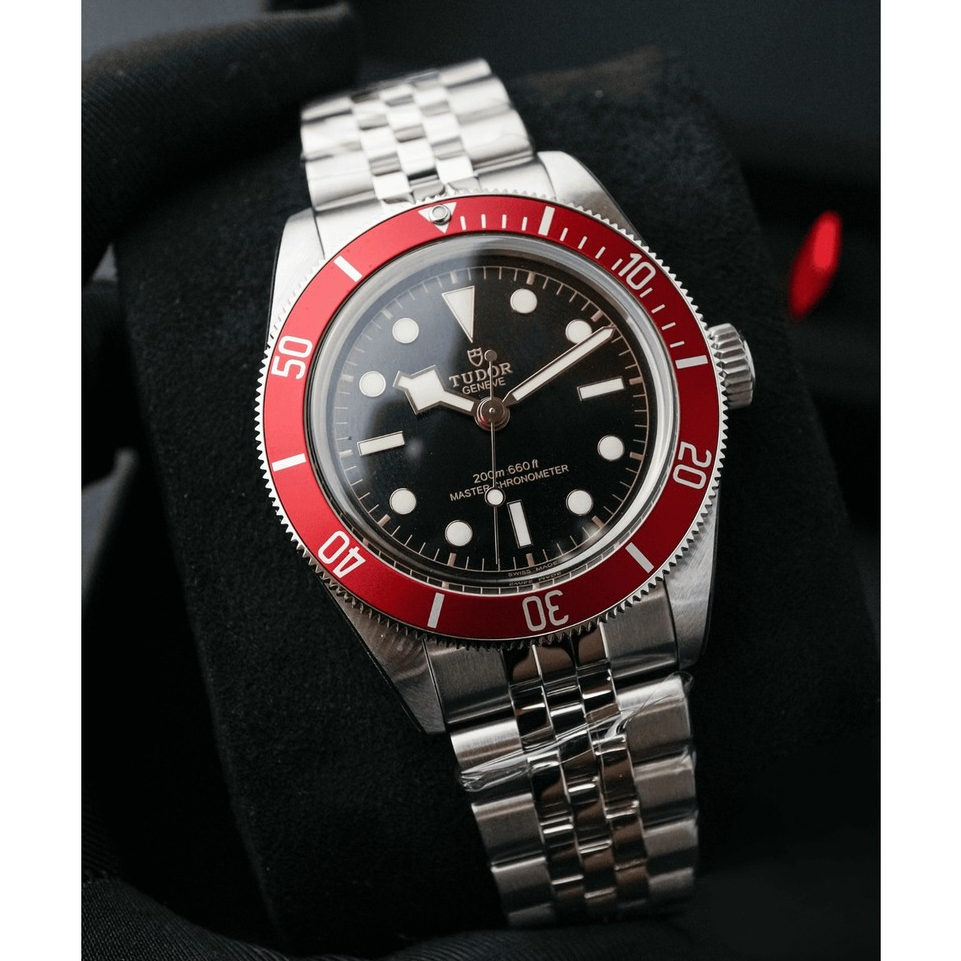 Tudor Black Bay 41 Black Domed Dial With Red Bezel Jubilee - M7941A1A0RU-0003
