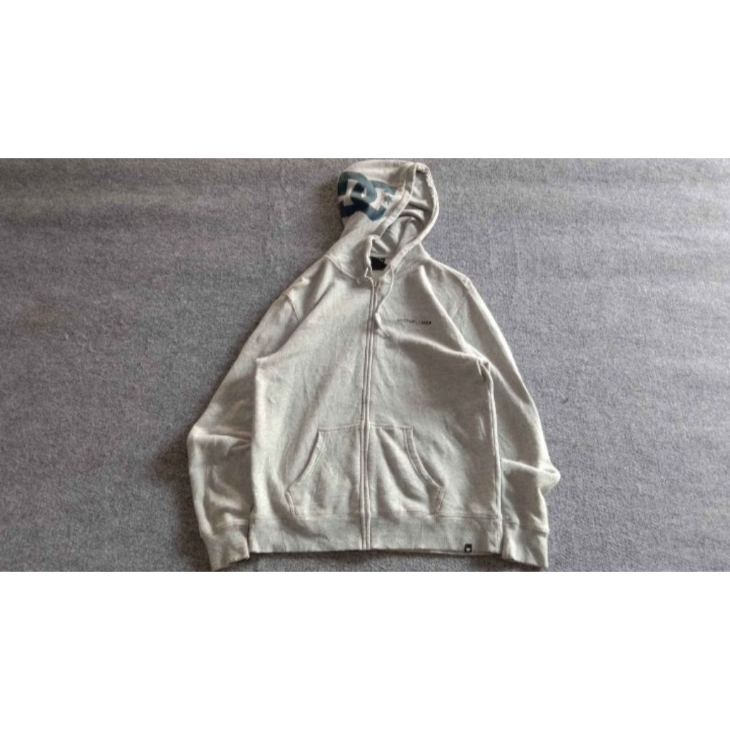 HOODIE/ZIPPER DC SHOES.Sz L-XL. Like New.
