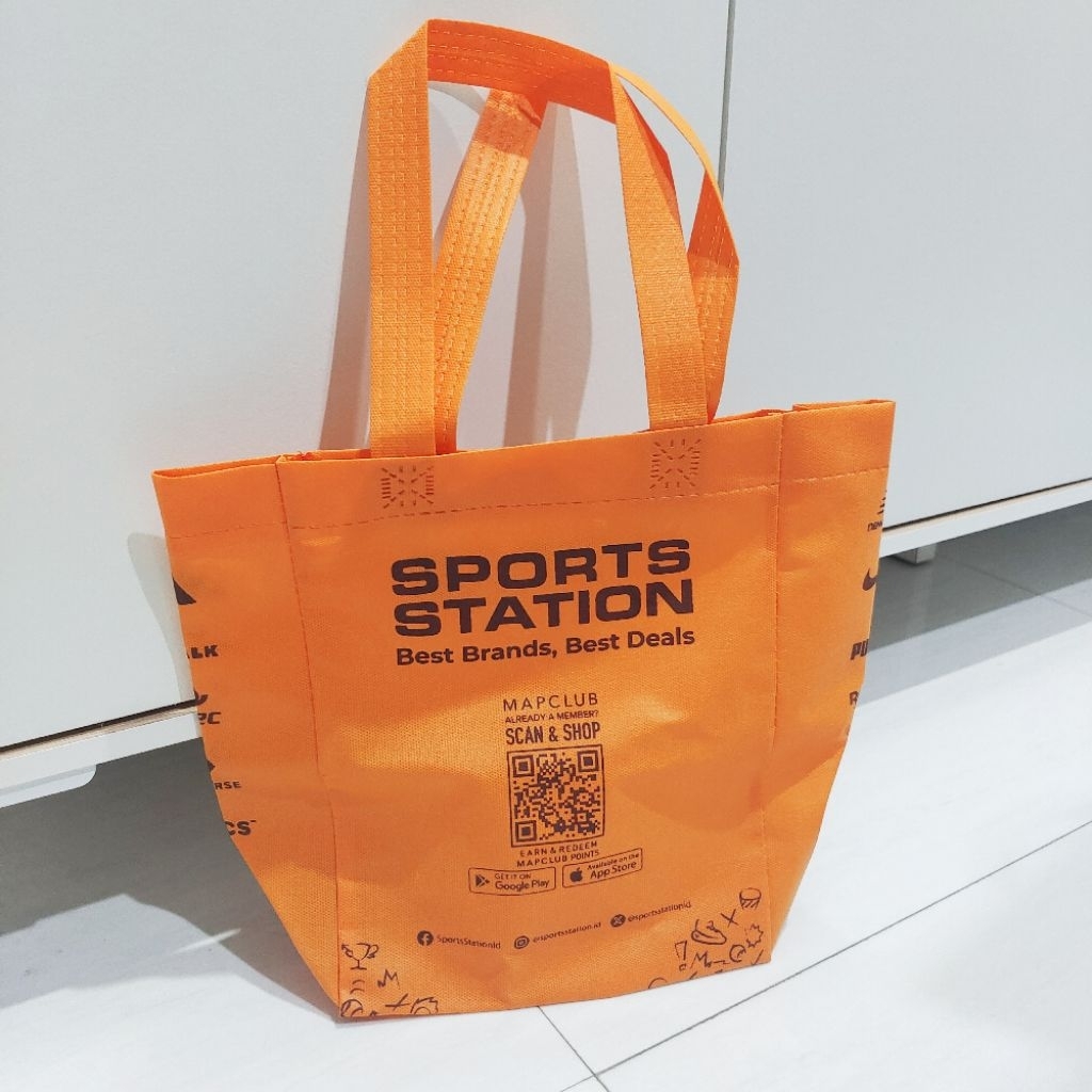 preloved TAS SPUNDBOND SPORT STATION / NIKE / ADIDAS / PAPERBAG